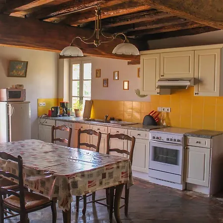 Holiday home Les Bourdoncles Giroussens