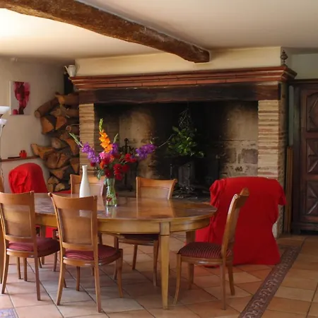 Les Bourdoncles Holiday home *